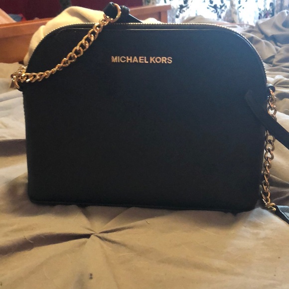Michael Kors Handbags - Michael Kors cross body bag •Black•